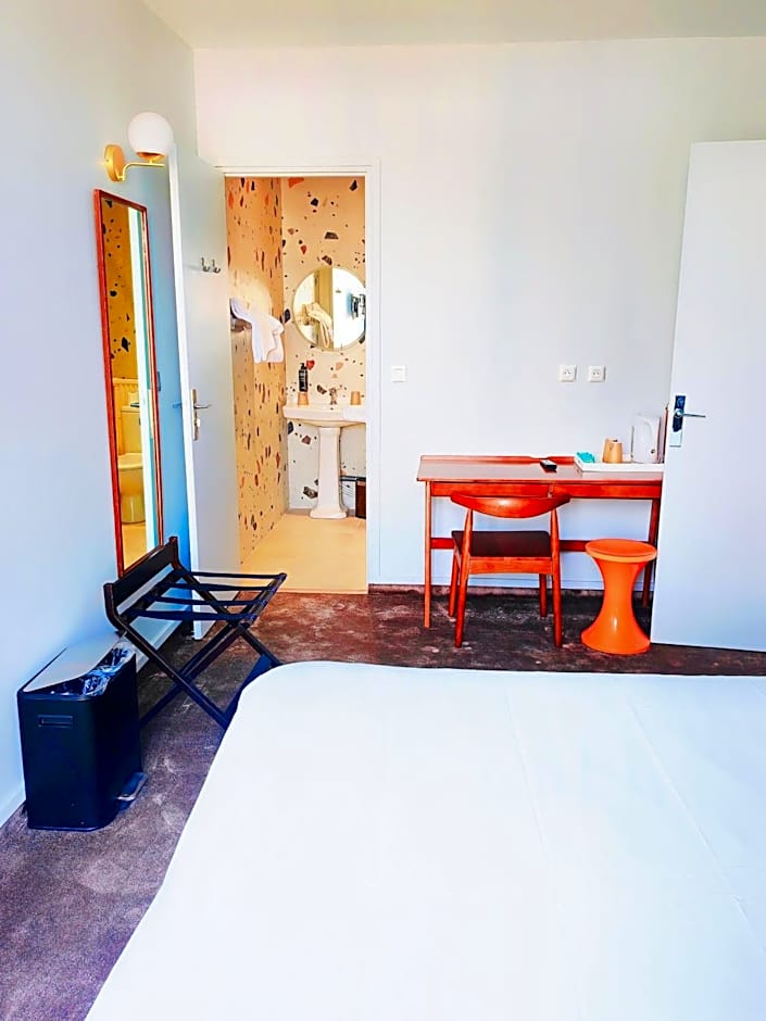 Photo 1 of 1 of Single Room