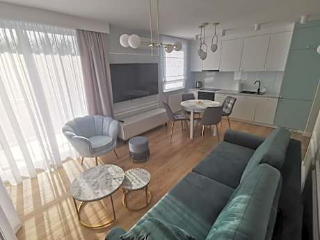SEASIDE APART