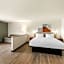 Spark by Hilton Freeport