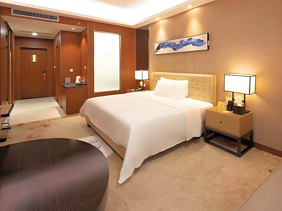 The Thousand Lantern Lake Hotel