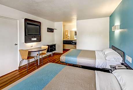 Queen Room with Two Queen Beds - Disability Access - Non-Smoking