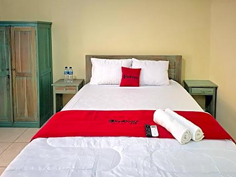 RedDoorz near Alun Alun Jepara