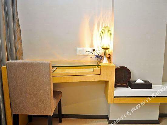 Super 8 Hotel