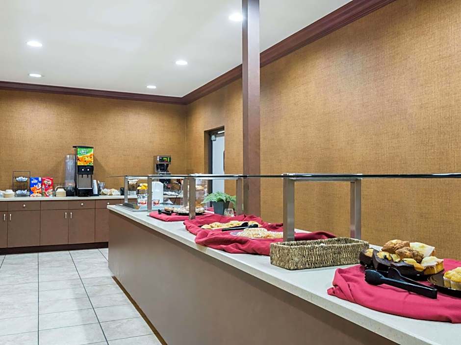 Ramada Plaza by Wyndham Cincinnati Sharonville