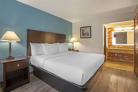 Queen Room - Non-Smoking