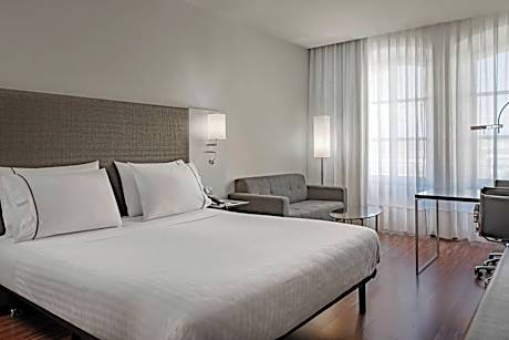 Standard Room, 1 King Bed, City View