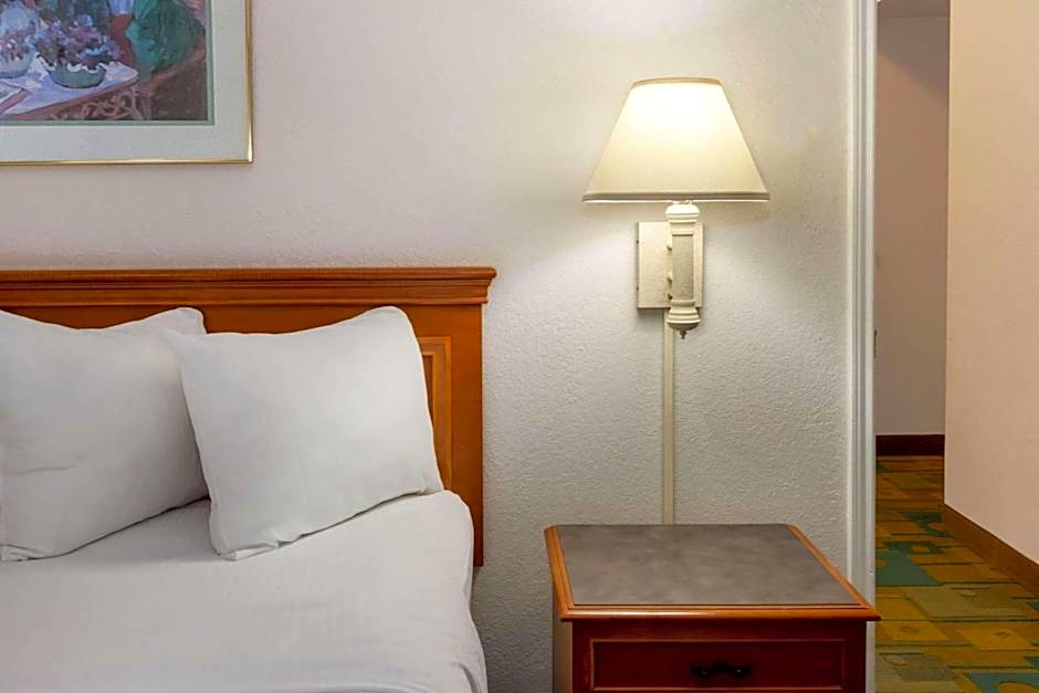 La Quinta Inn & Suites by Wyndham Albuquerque Northeast