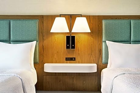 2 Queen Beds Nonsmoking