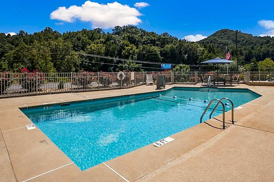 Clarion Pointe Sylva near Cherokee Area