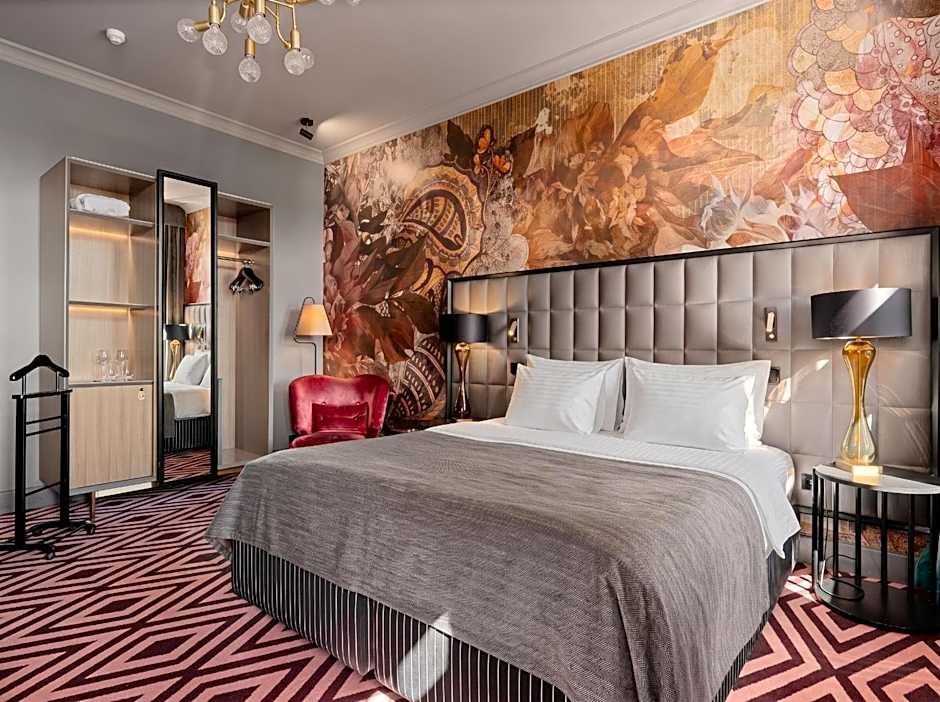 Grand Poet Hotel and SPA by Semarah