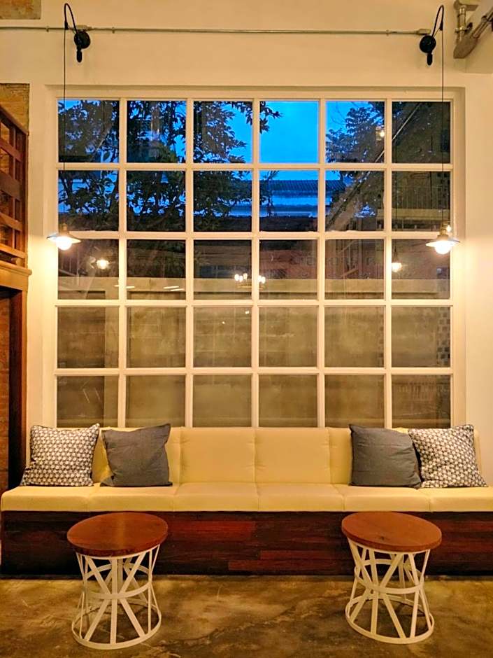 Memmoth Cafe & Hostel in Lampang