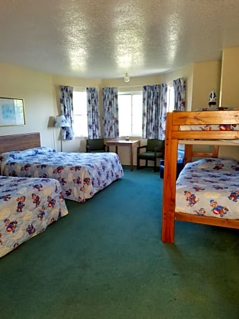 Deluxe Family Suite Room