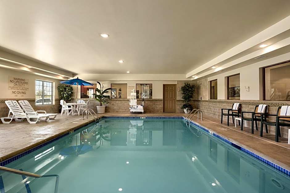 Country Inn & Suites by Radisson, Minot, ND