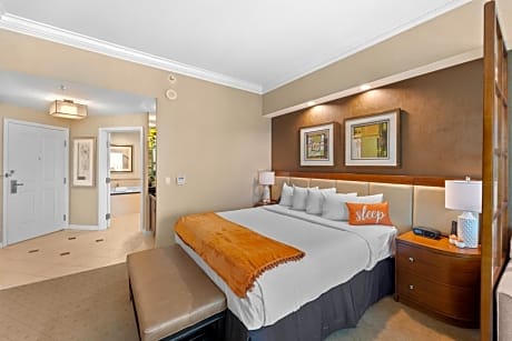 Lucky Gem Penthouse & Luxury Suites at Signature Resort, Balcony Strip View 2605