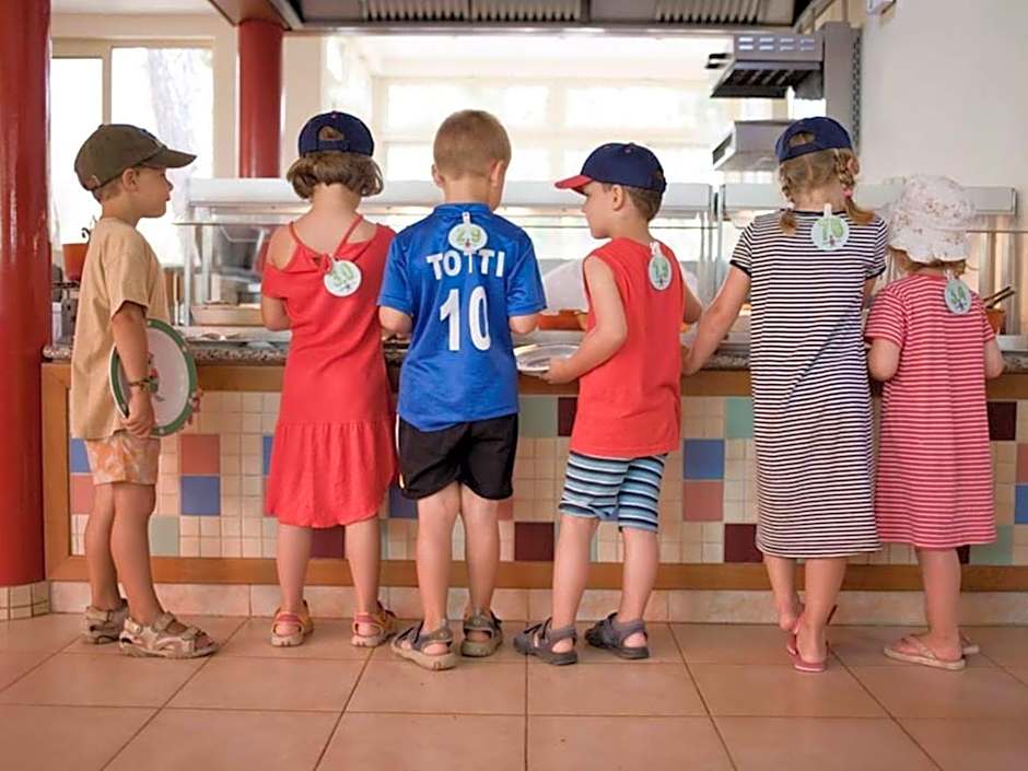 ROBINSON PAMFILYA - All Inclusive