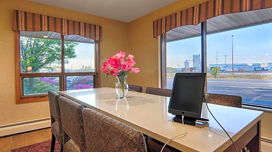 Quality Inn & Suites Detroit Lakes