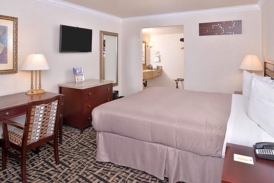 Photo 1 of 6 of 1 King Bed