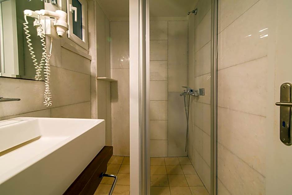 Antinea Suites Hotel & Spa