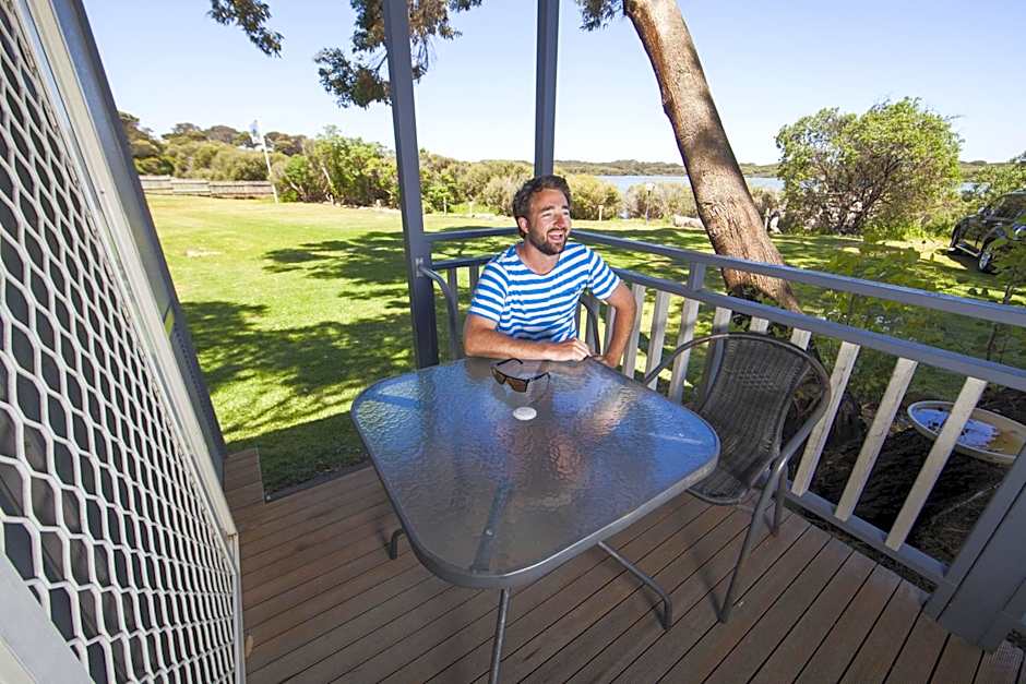 Lakeside Tourist Park