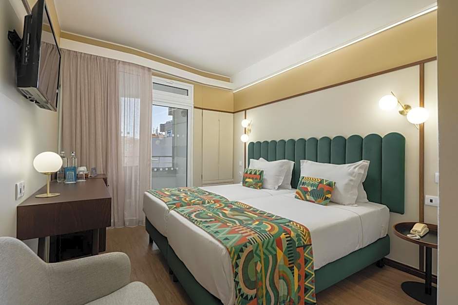 Zdjęcie 1 z 6 — 1 Double Bed or 2 Beds, Balcony