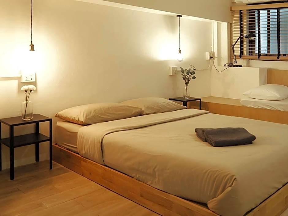Monomer Hostel