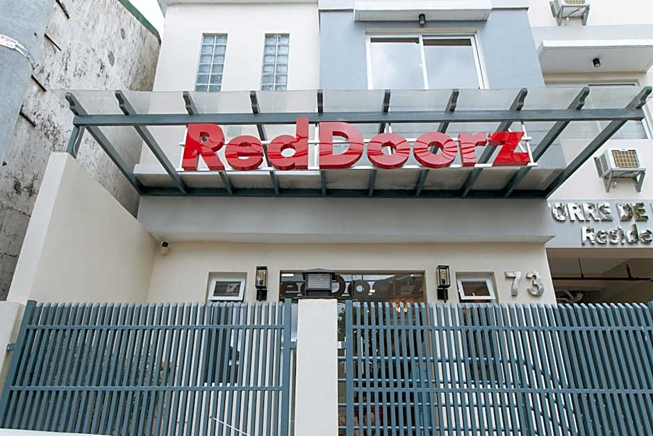 RedDoorz Plus @ Torre De Manuel Residences 1