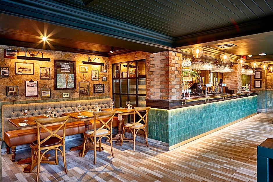 The Boathouse Inn & Riverside Rooms