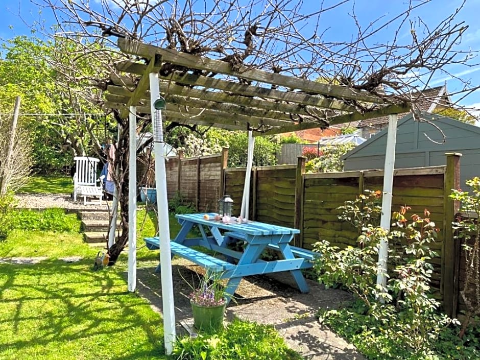 Rie's Retreat- The Gold Room