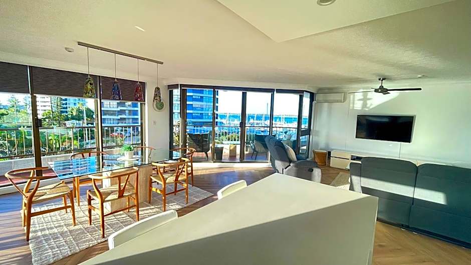 Broadwater Shores Waterfront Apartments