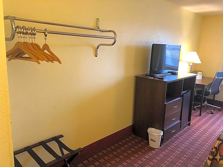 Super 8 by Wyndham Plover Stevens Point Area