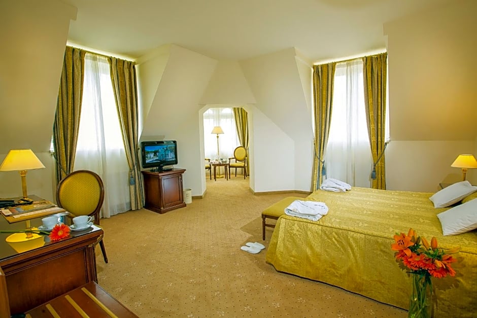 Savoy Westend Hotel