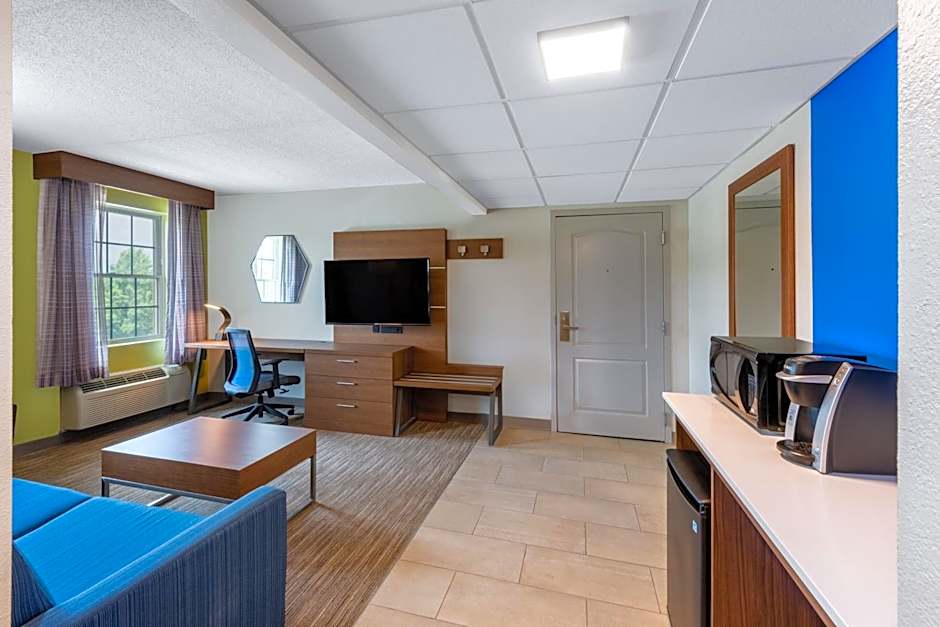 Holiday Inn Express State College at Williamsburg Square By IHG