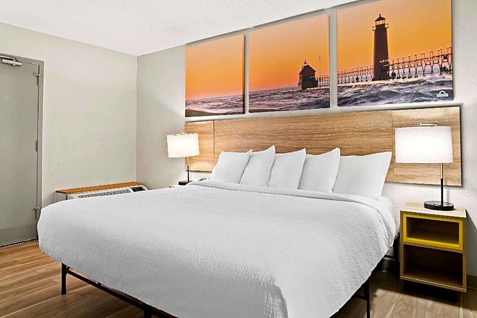 Days Inn & Suites by Wyndham Warren