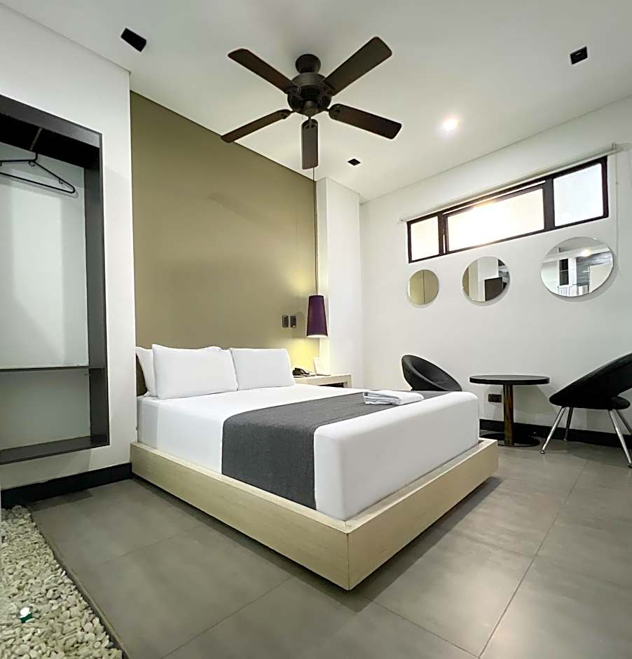 Hotel Medellin Street