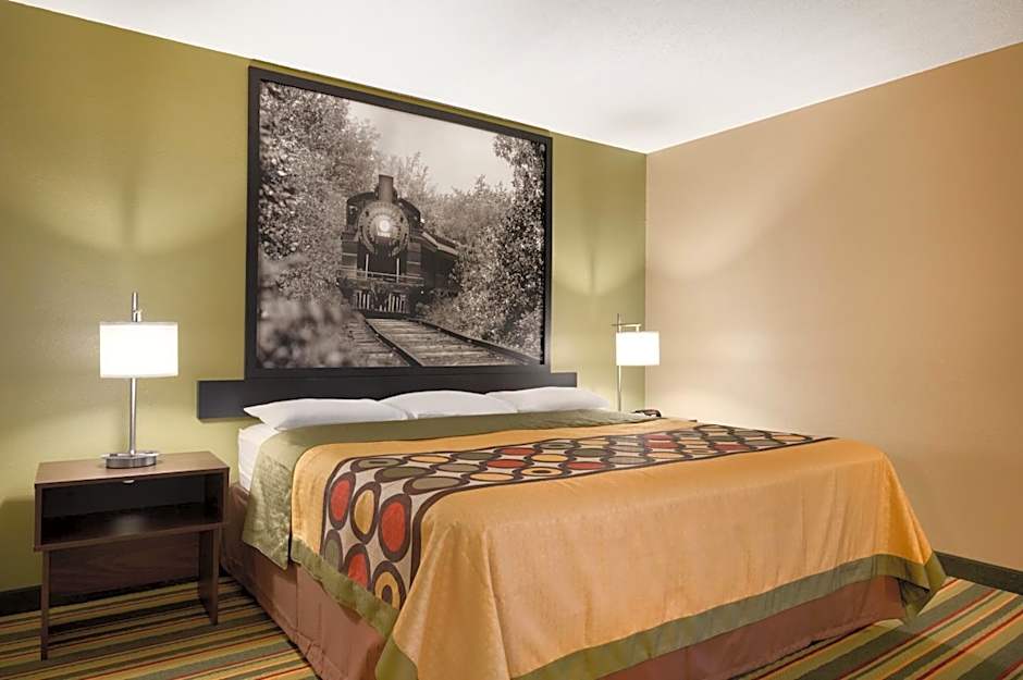 Photo 1 of 4 of 1 Queen Bed