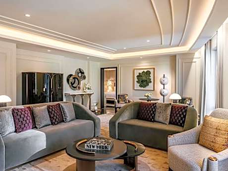 One-Bedroom King Penthouse Suite with Skyline View