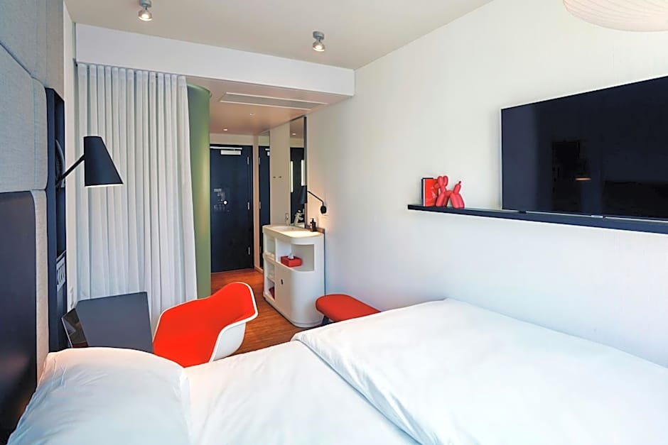 citizenM Los Angeles Downtown