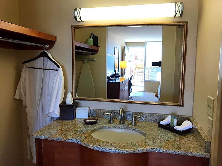Norfolk Country Inn And Suites