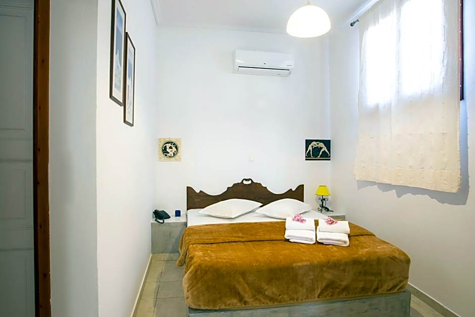 Birds Villa Apartments with Heated Pool - Including Car and Breakfast