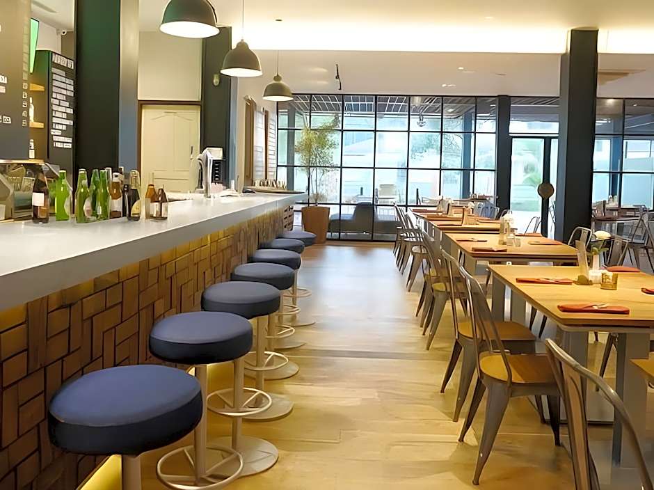 Ra Premiere Simatupang