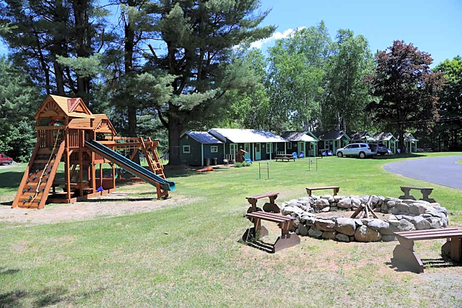 Rowe's Adirondack Cabins of Schroon Lake