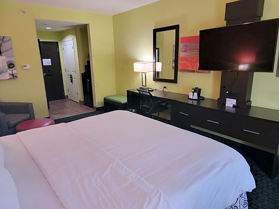 Holiday Inn Garland By IHG