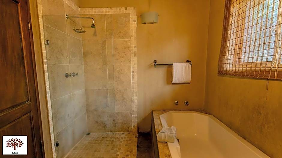 Zebula Golf and Wildlife Estate - Porcupine Strolling Pax 8 - Moi Signature Luxury villa