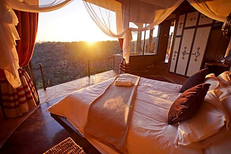 Leopards Rock Bush Boutique