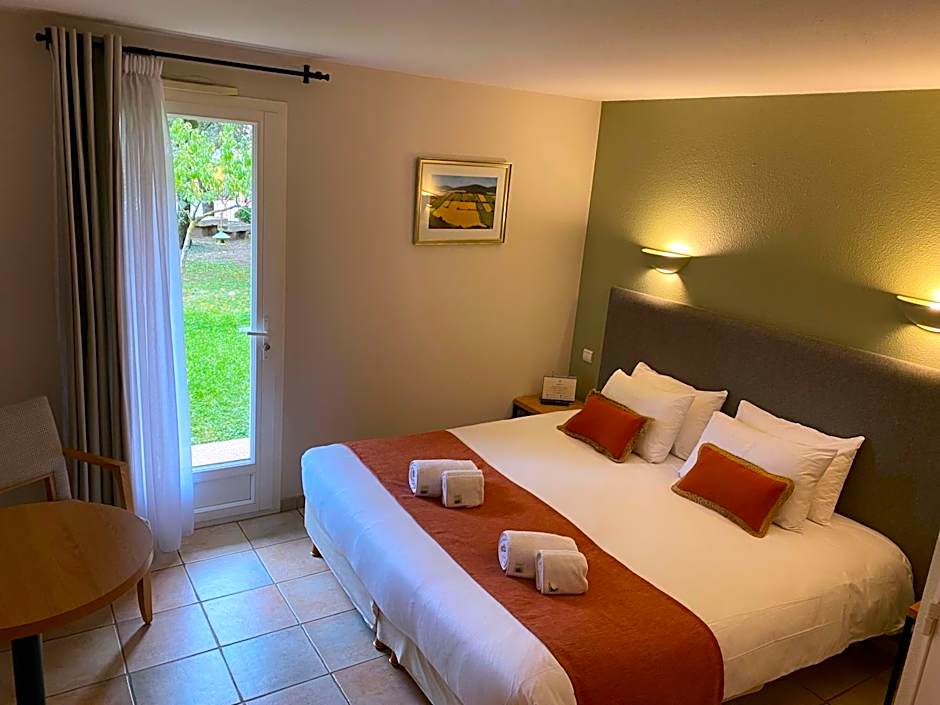 Logis Hôtel La Bastide De Grignan & Restaurant "La Chênaie"