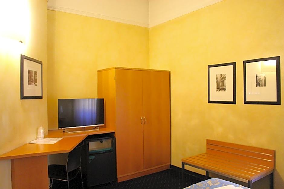 Club Hotel