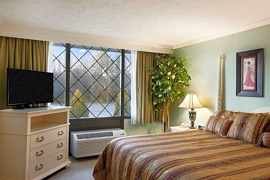 Ramada Hotel & Conference Center by Wyndham Lewiston