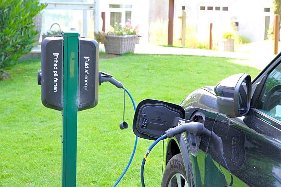 Sixtus Sinatur Hotel & Konference