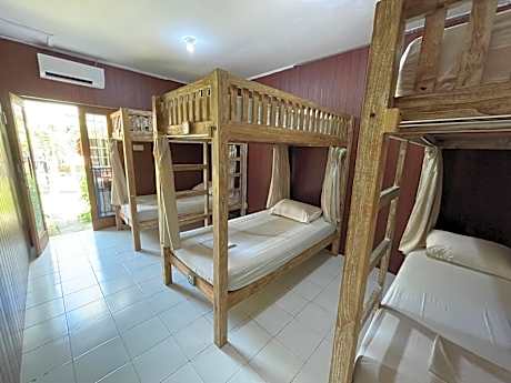 Bed in 6-Bed Mixed Dormitory Room