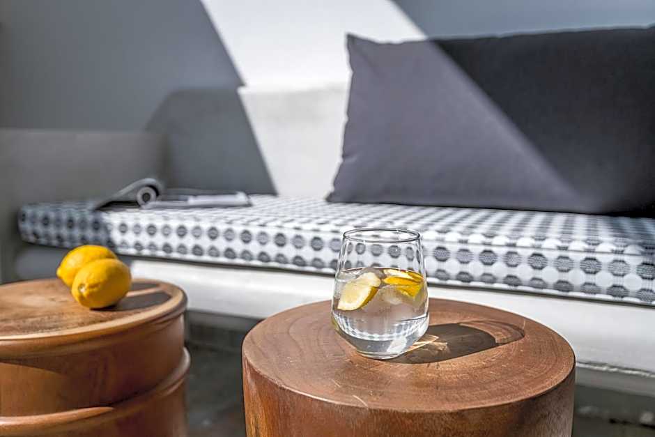 Remezzo Bayfront Suites